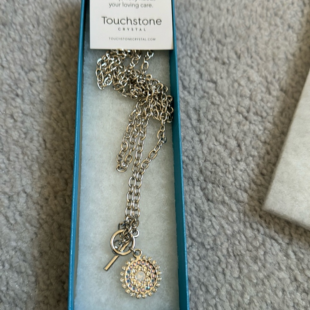 Gorgeous brand new touchstone necklace!! Makes any outfit look beautiful!!